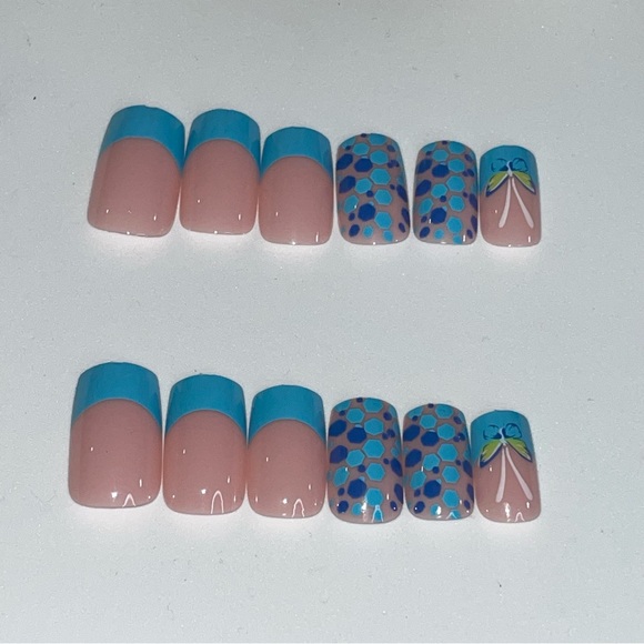 🎃 24 Press-On Nails ~ Blue Butterflies ~ - Picture 3 of 4